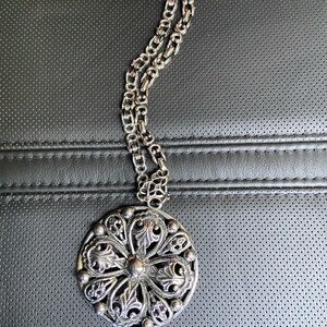 Vintage Beautiful 70s 1970s Silver tone long Pendant Necklace medallion retro